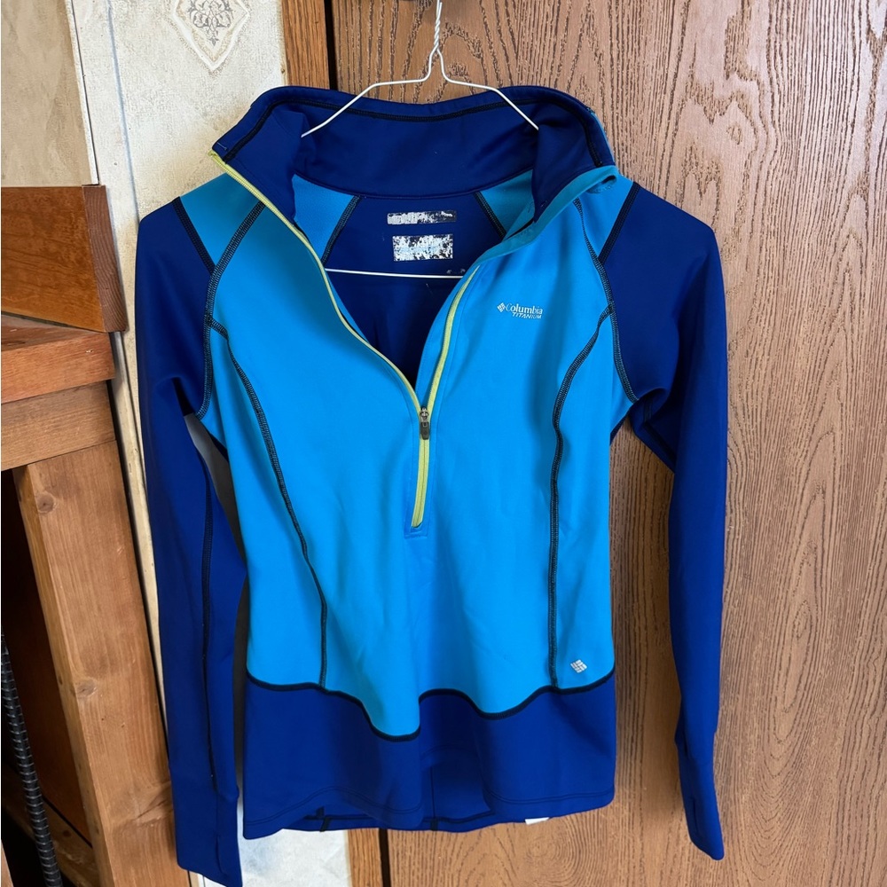 Small Columbia Omni shield Blue and Yellow half zip wind blocker
